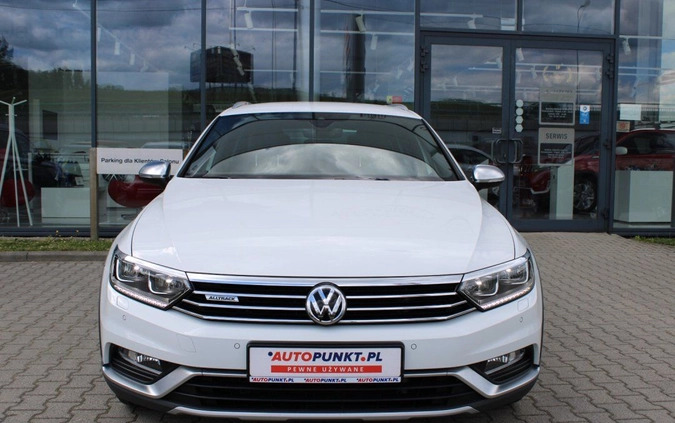 Volkswagen Passat cena 109900 przebieg: 106786, rok produkcji 2018 z Biała małe 781